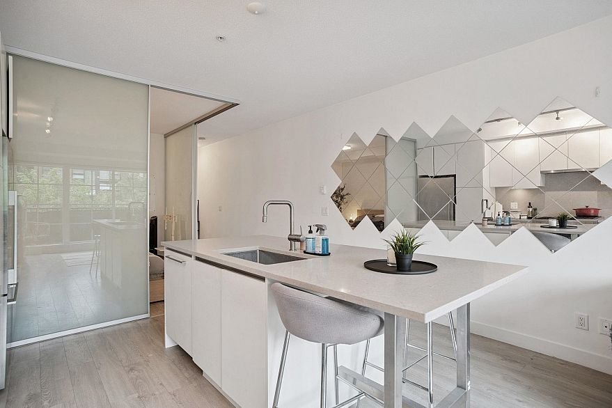 205 2141 E Hastings Street