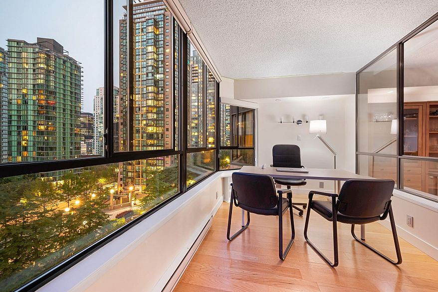 601 738 Broughton Street