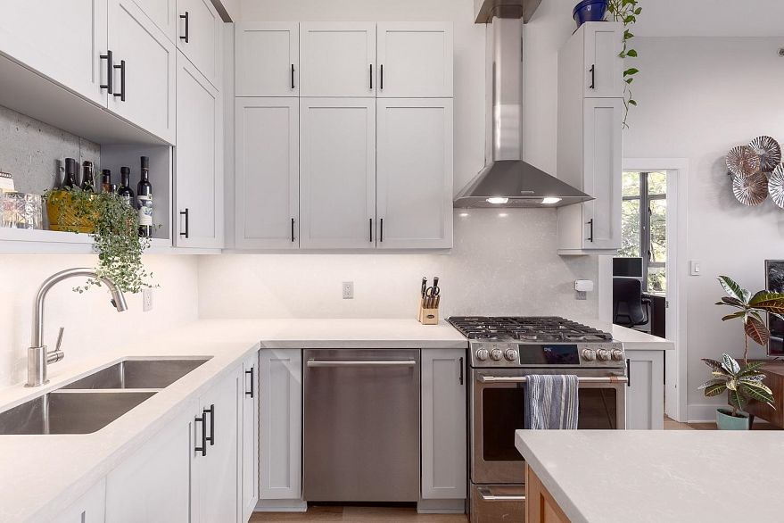 208 2635 Prince Edward Street