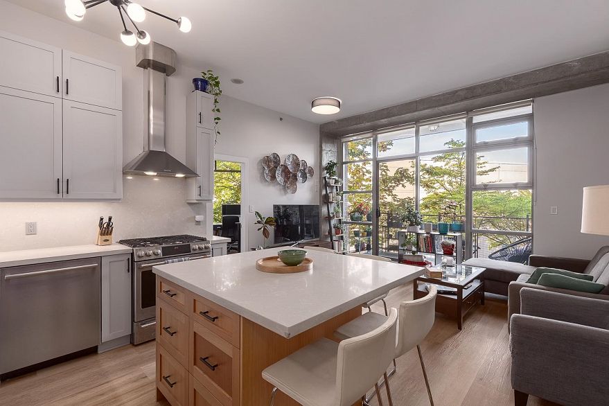 208 2635 Prince Edward Street