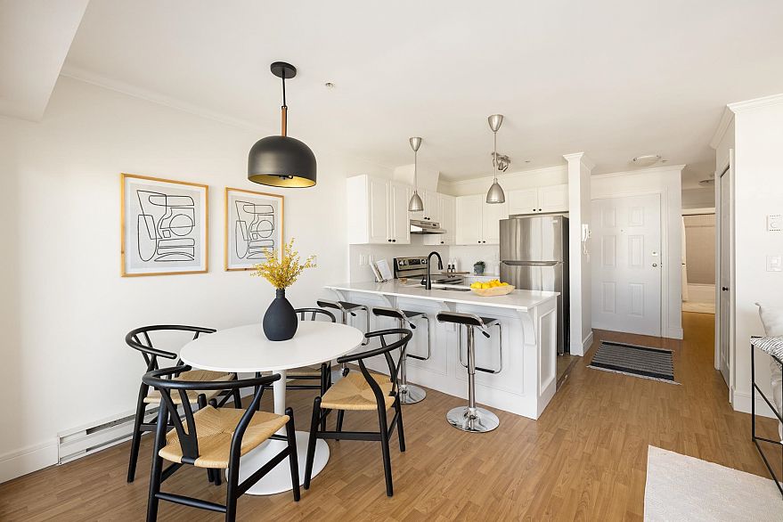 303 788 E 8th Avenue