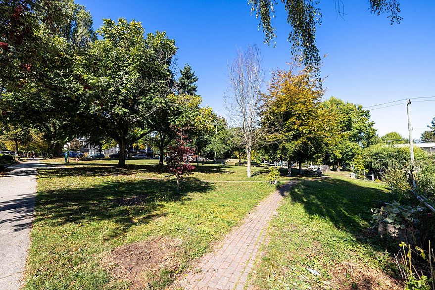 303 788 E 8th Avenue