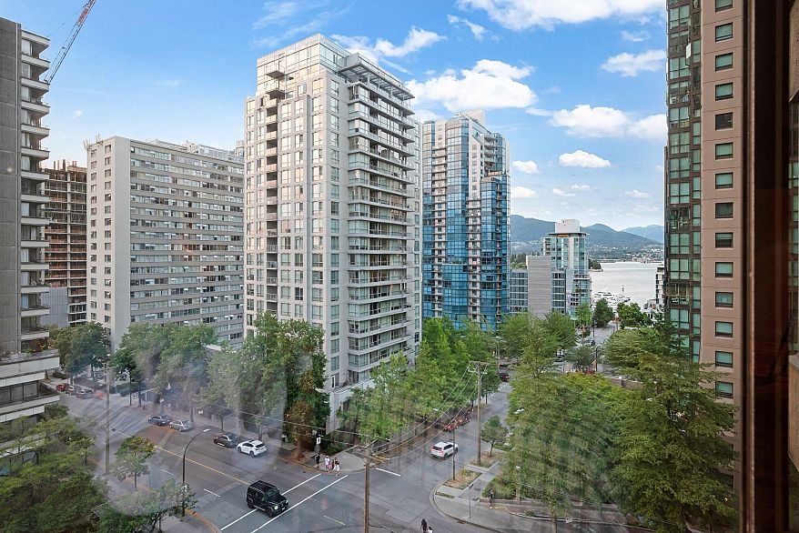 601 738 Broughton Street