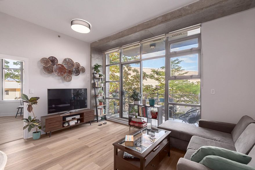 208 2635 Prince Edward Street