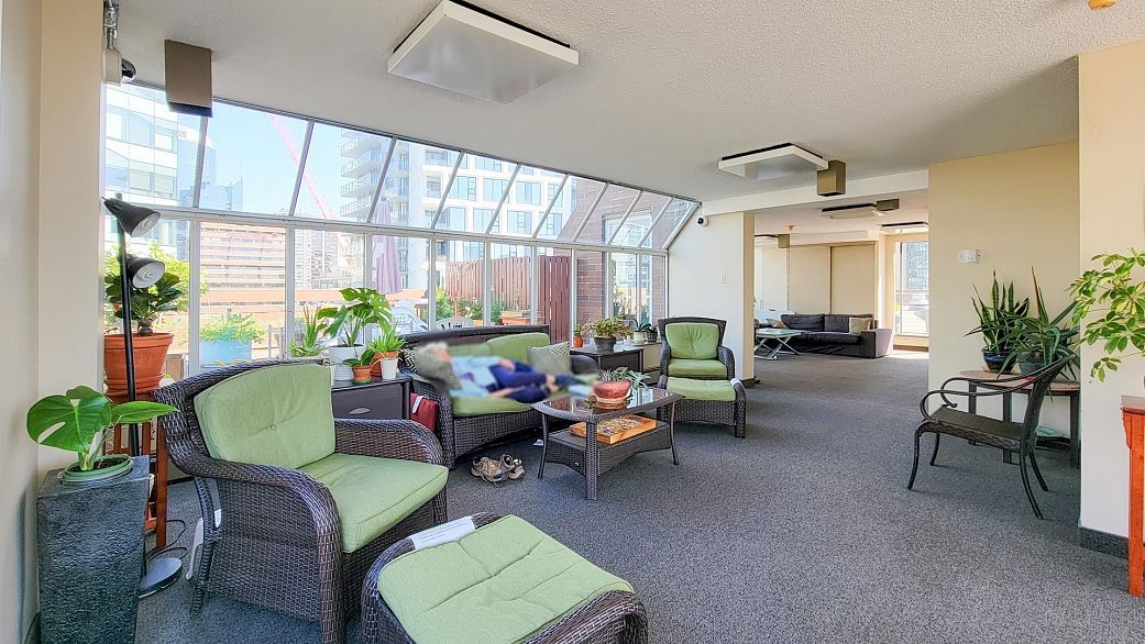 512 950 Drake Street