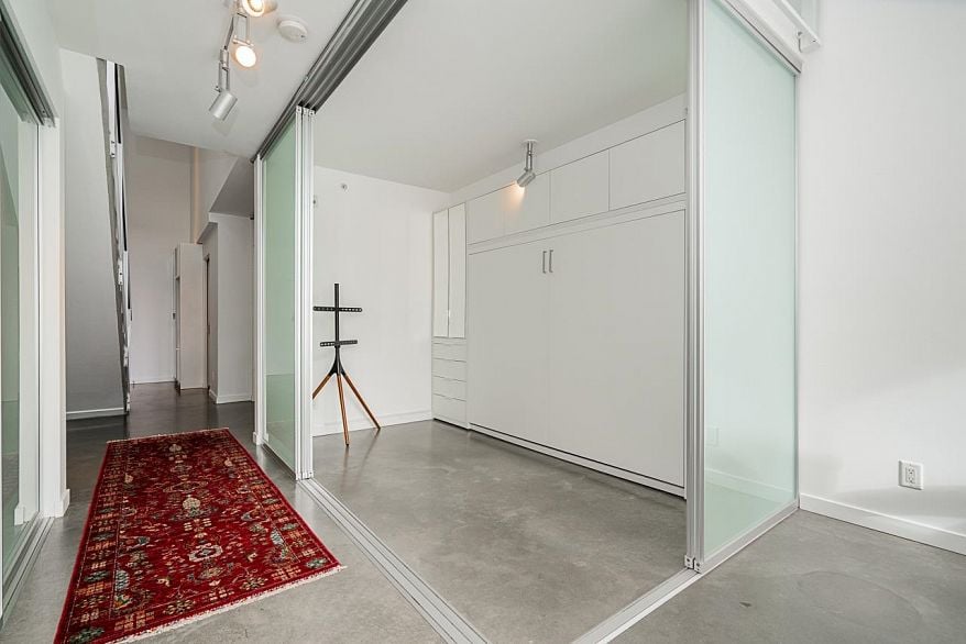 PH609 53 W Hastings Street