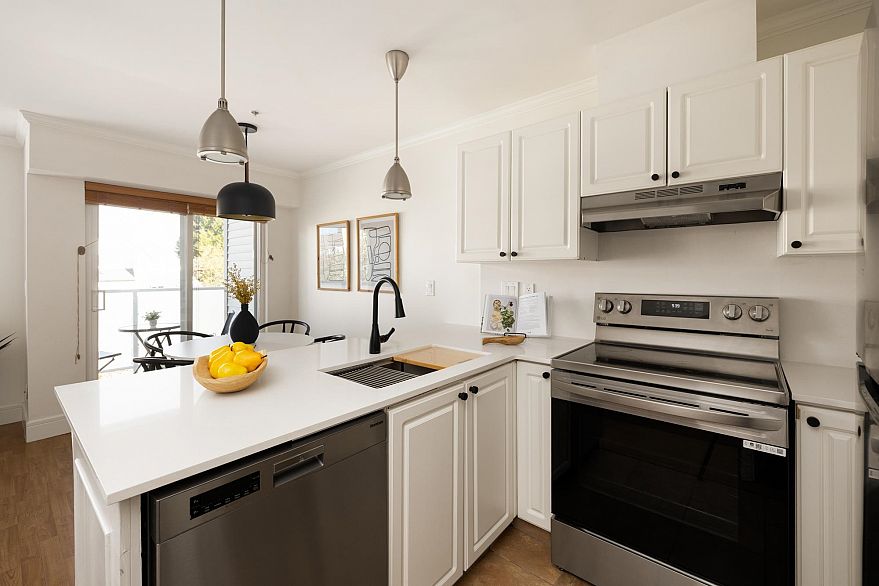 303 788 E 8th Avenue