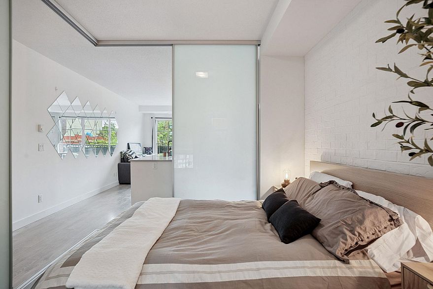 205 2141 E Hastings Street