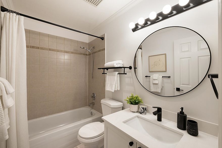 303 788 E 8th Avenue