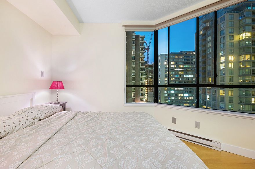 601 738 Broughton Street