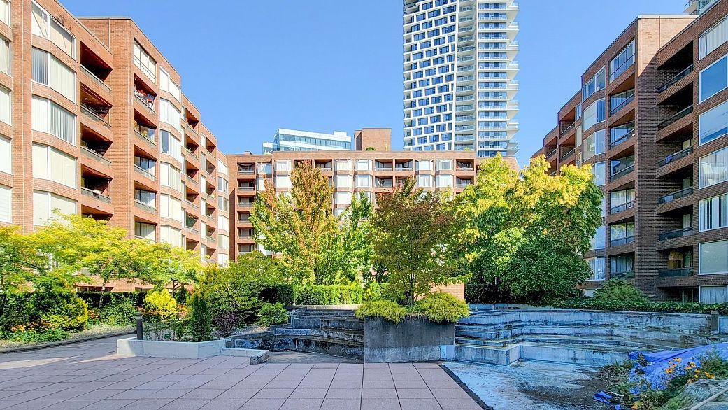 512 950 Drake Street