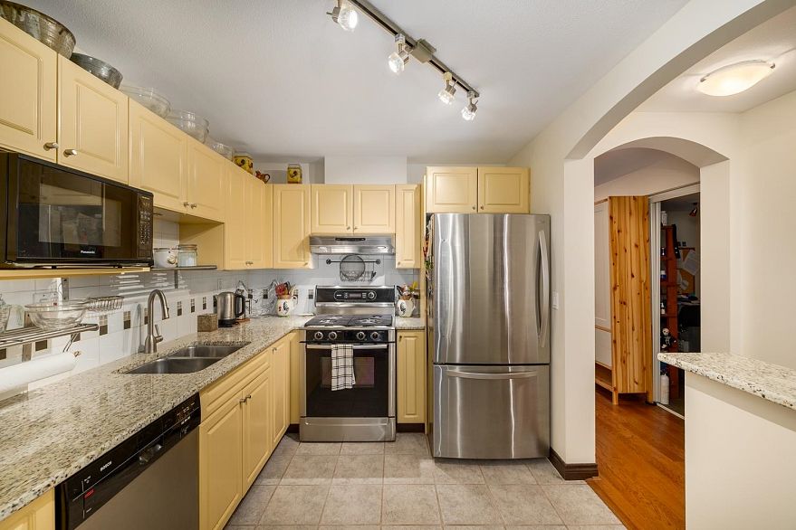 206 5723 Collingwood Street