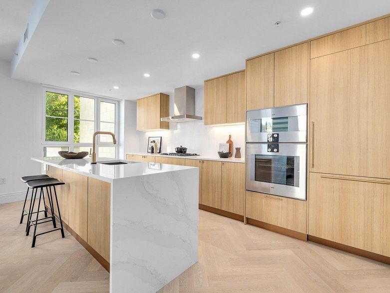 203 2096 W 47th Avenue