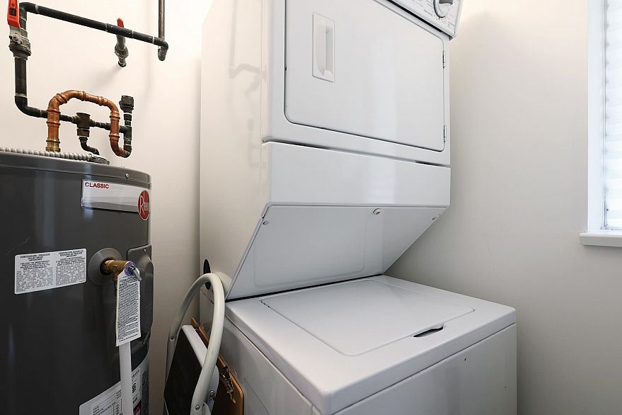 215 1890 W 6th Avenue