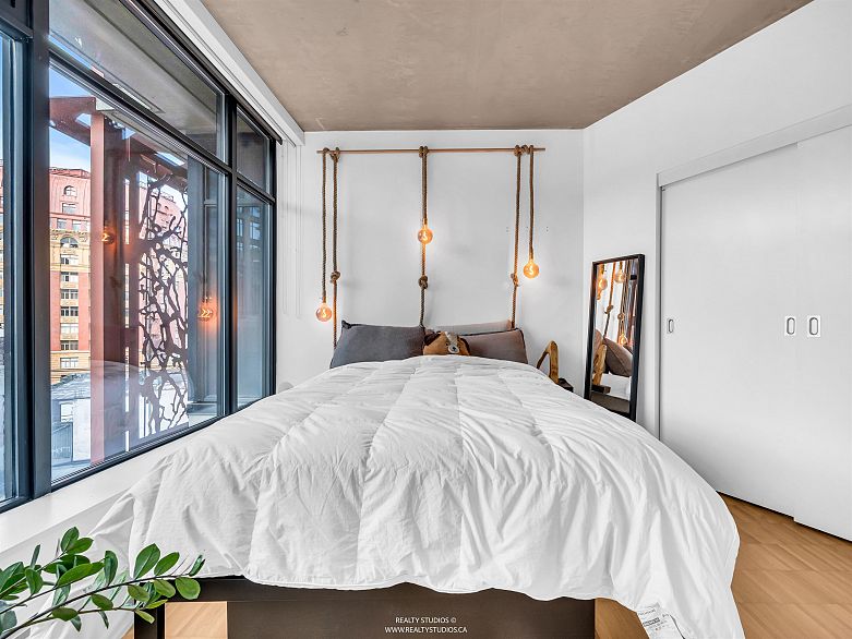 908 128 W Cordova Street