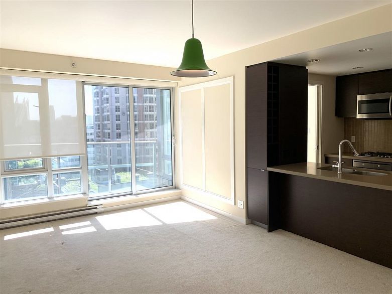 906 833 Homer Street