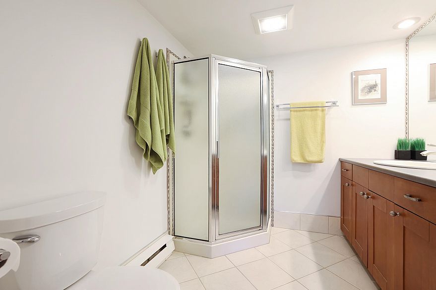 215 1890 W 6th Avenue