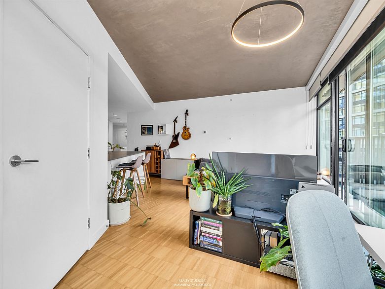 908 128 W Cordova Street