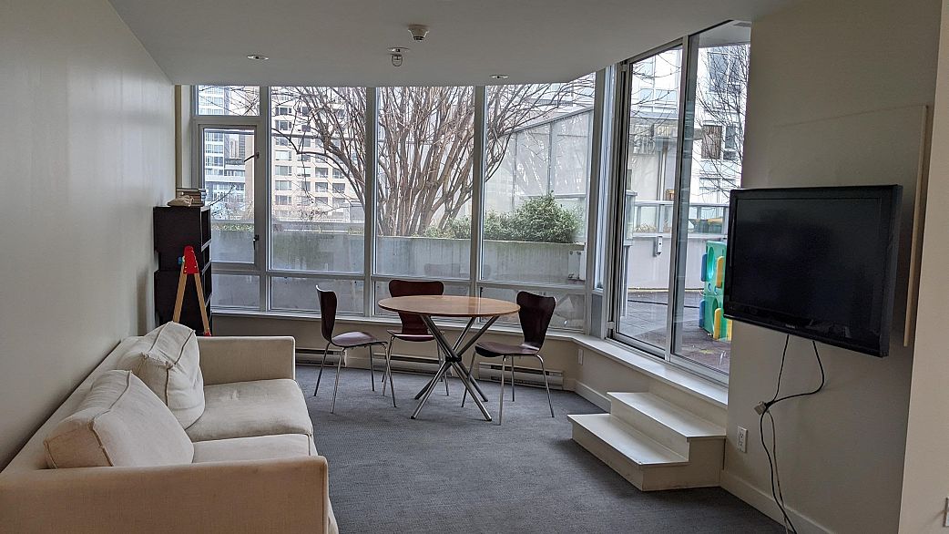 906 833 Homer Street