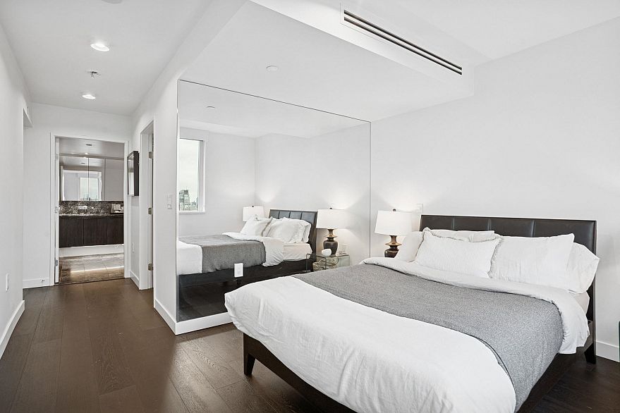 3306 1111 Richards Street