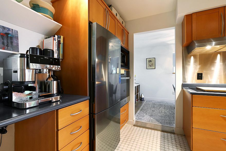 215 1890 W 6th Avenue