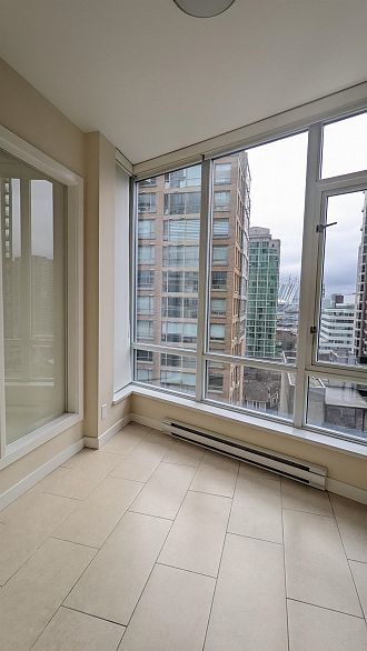 906 833 Homer Street