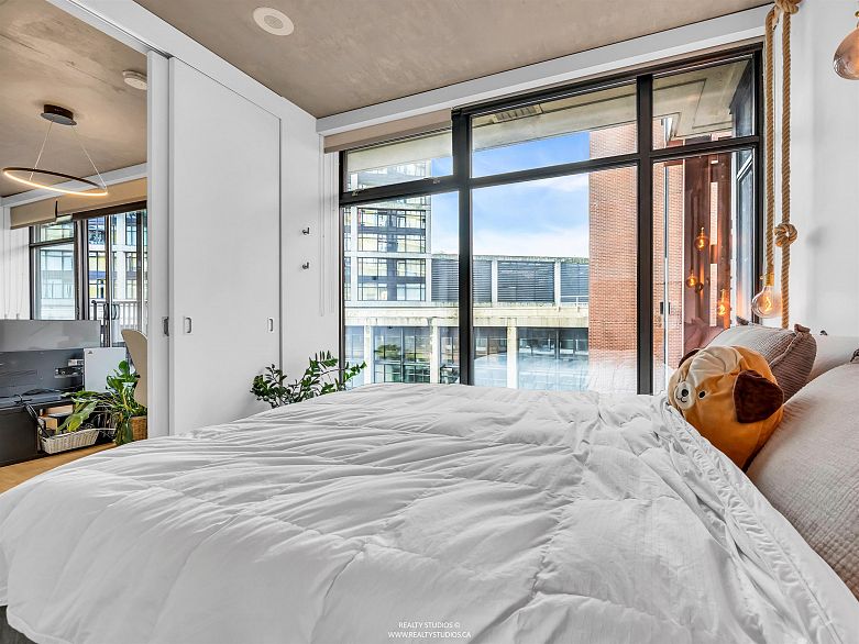 908 128 W Cordova Street