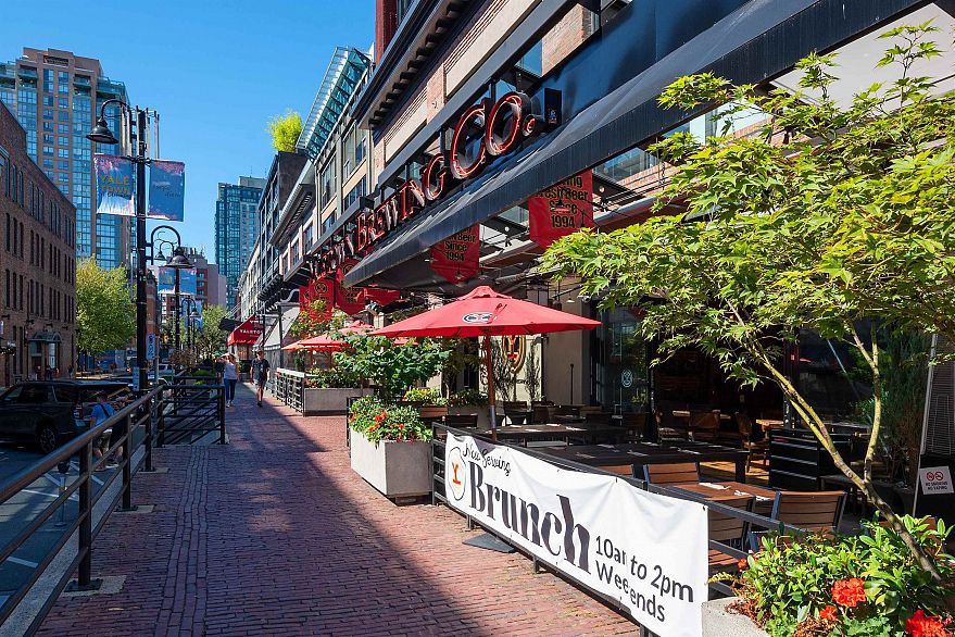 2201 977 Mainland Street