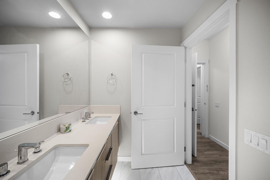 214 3289 Riverwalk Avenue