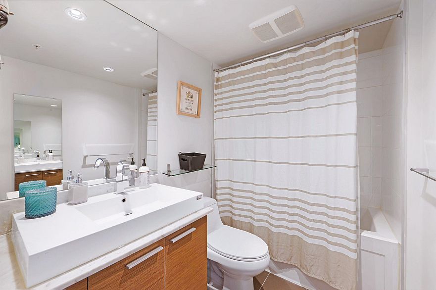 302 1808 W 3rd Avenue