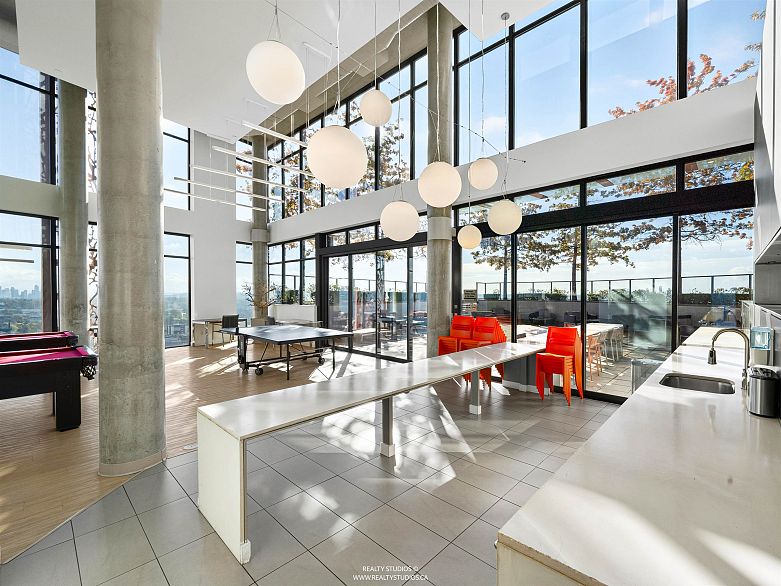 908 128 W Cordova Street