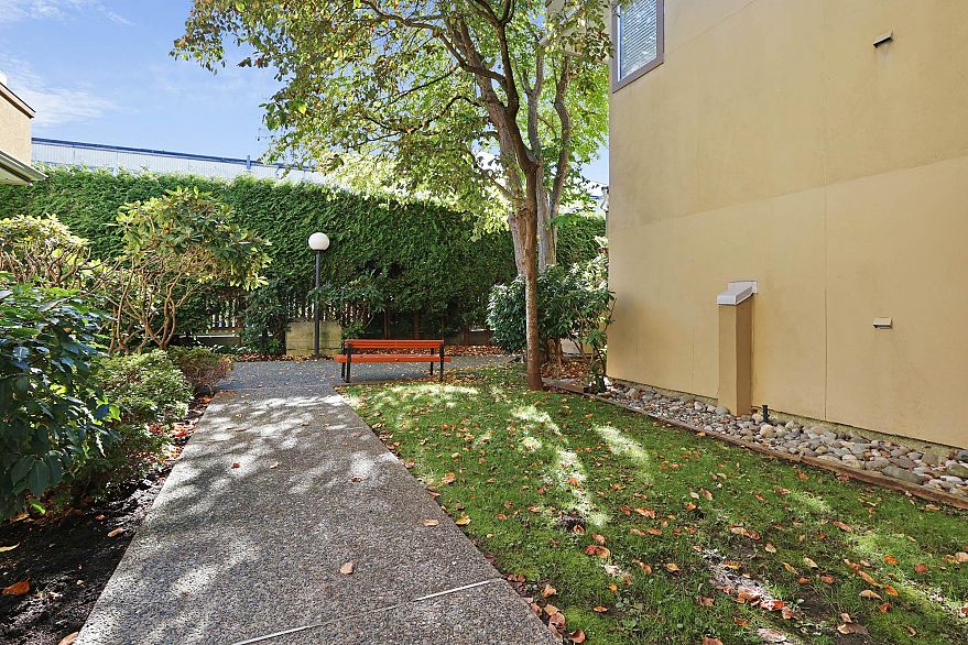 215 1890 W 6th Avenue