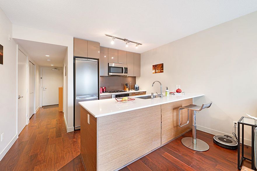 302 1808 W 3rd Avenue