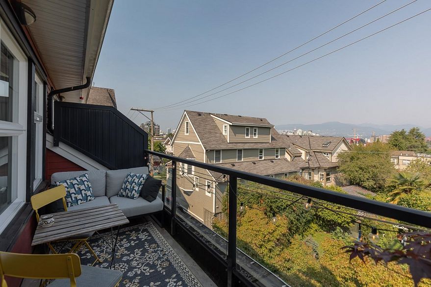 2272 St. George Street