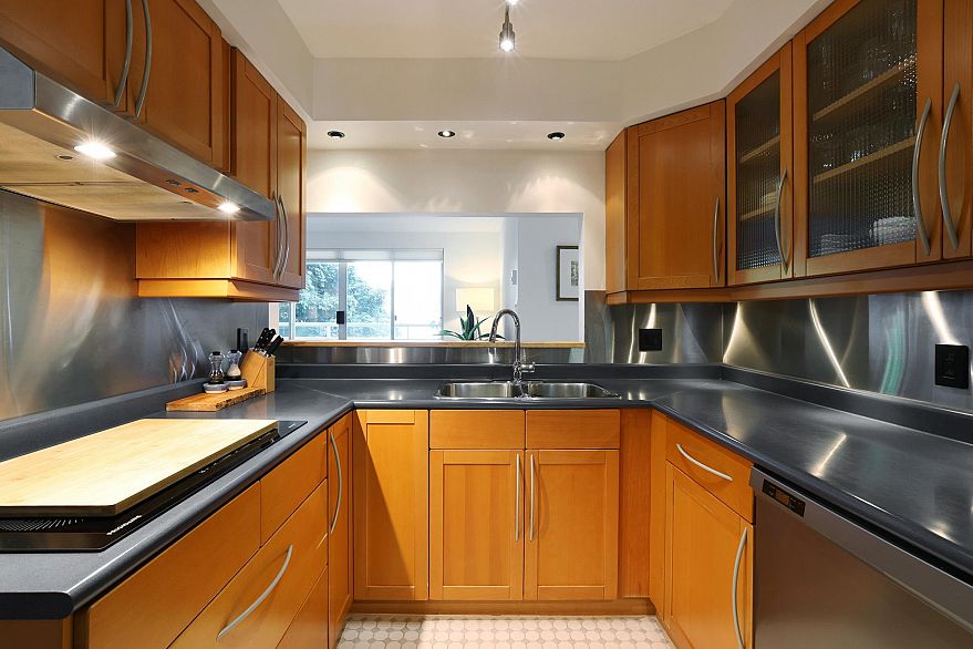 215 1890 W 6th Avenue