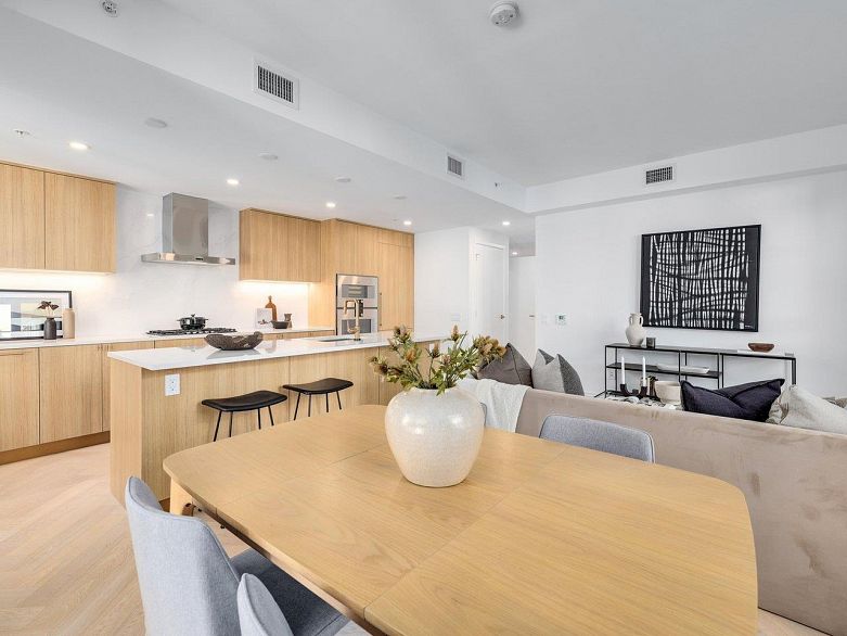 203 2096 W 47th Avenue