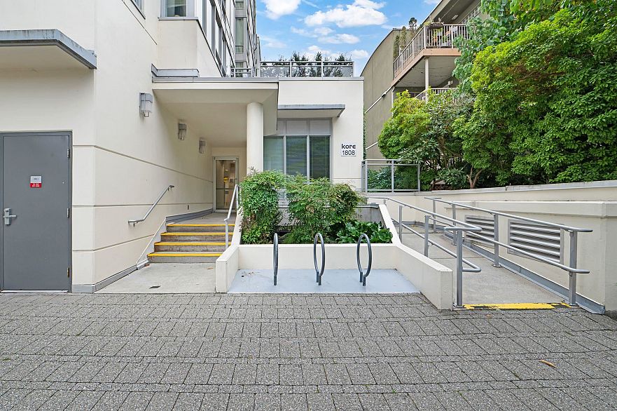 302 1808 W 3rd Avenue