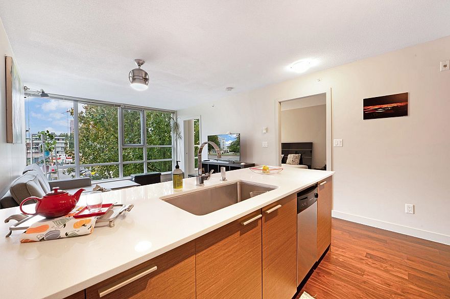 302 1808 W 3rd Avenue