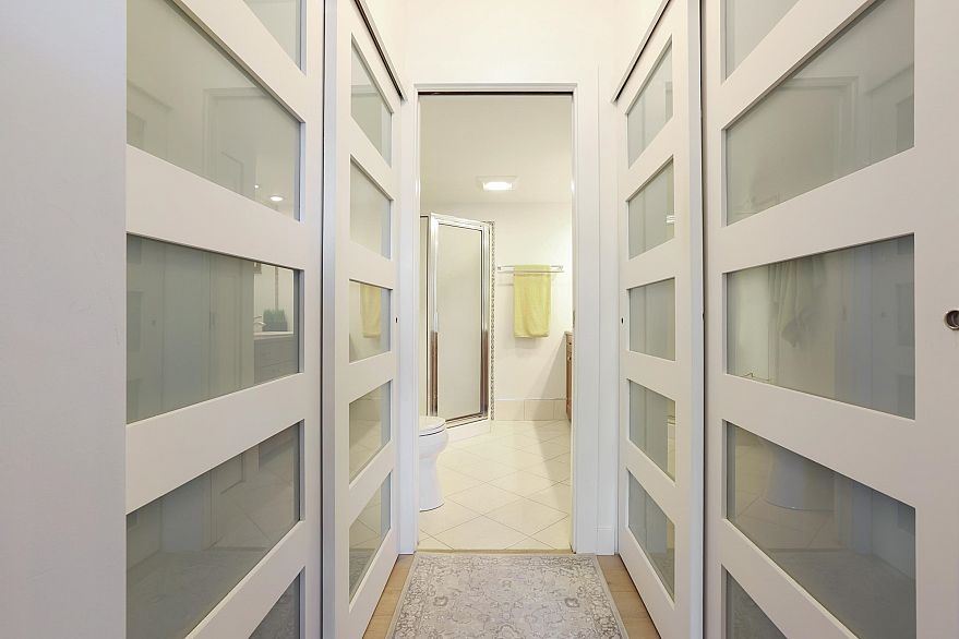 215 1890 W 6th Avenue