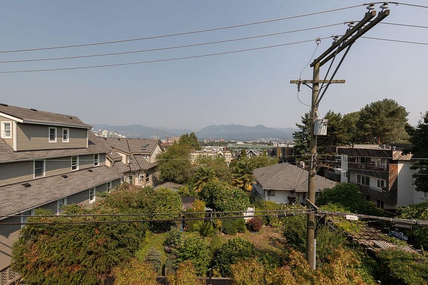 2272 St. George Street