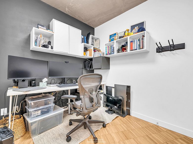 908 128 W Cordova Street