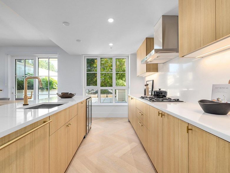 203 2096 W 47th Avenue