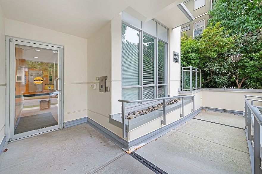 302 1808 W 3rd Avenue