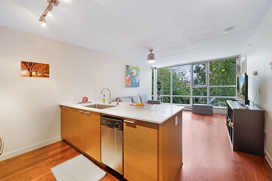 302 1808 W 3rd Avenue