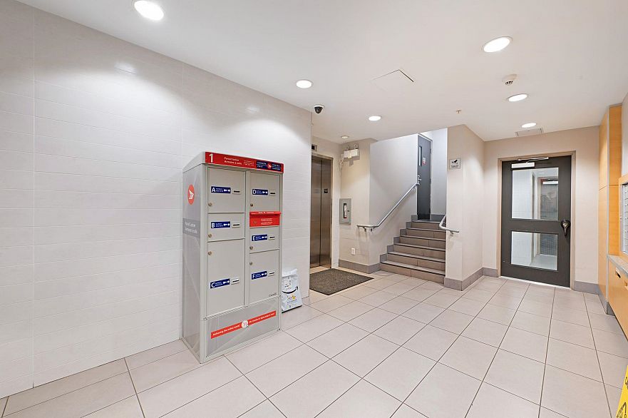 302 1808 W 3rd Avenue