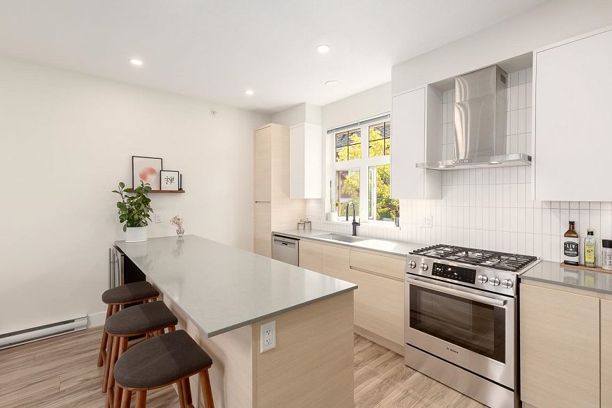 2272 St. George Street