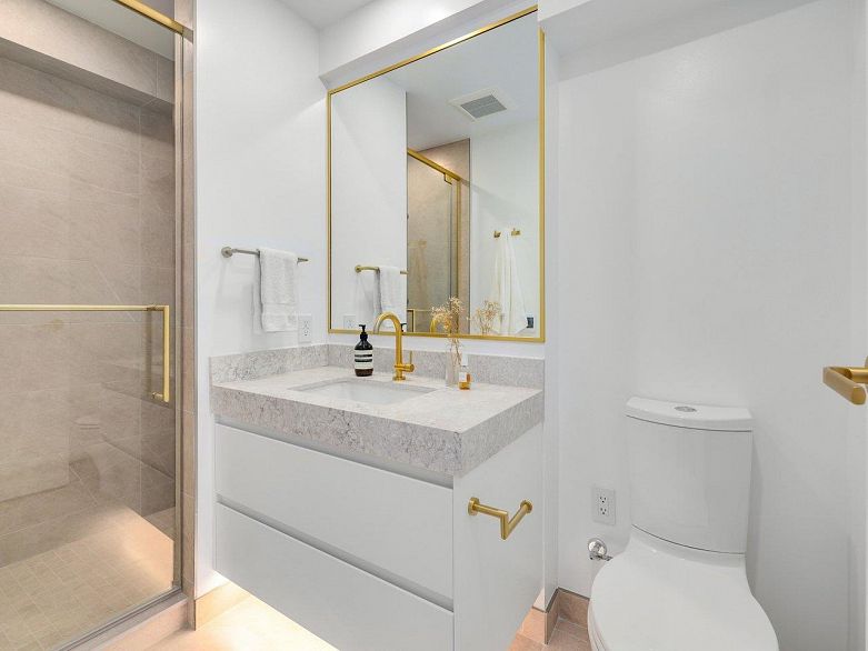 203 2096 W 47th Avenue