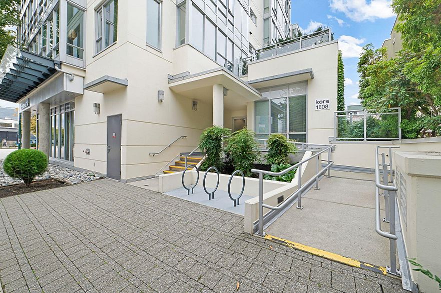 302 1808 W 3rd Avenue