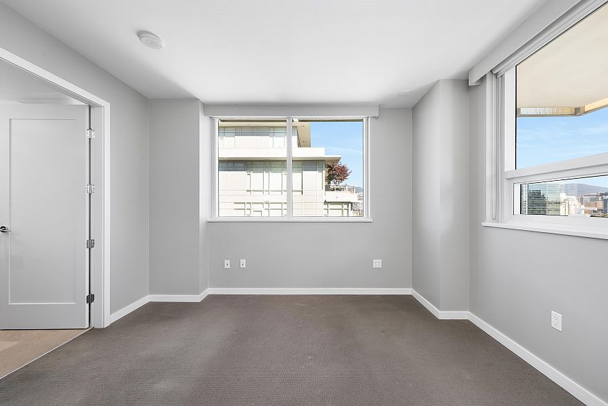 1004 1661 Ontario Street