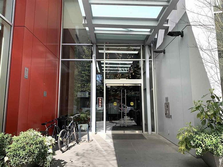 906 833 Homer Street